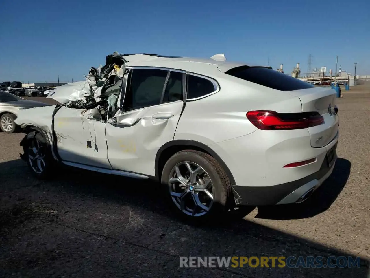 2 Photograph of a damaged car 5UX33DT04R9W98594 BMW X4 2024
