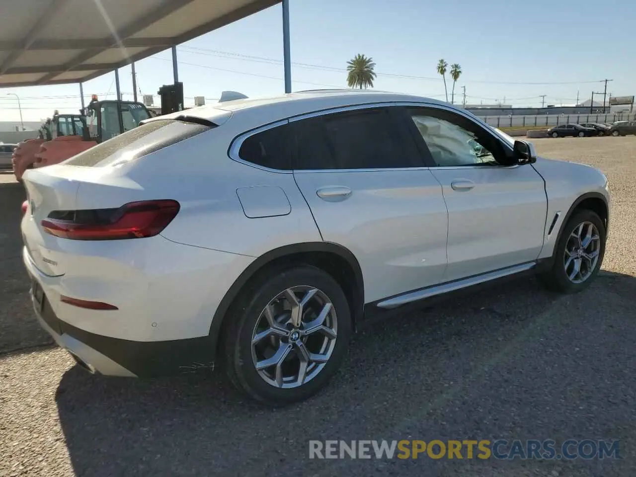 3 Photograph of a damaged car 5UX33DT04R9W98594 BMW X4 2024