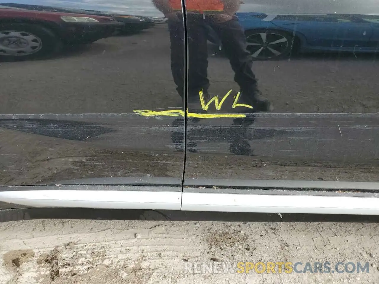 13 Photograph of a damaged car 5UX33DT04R9X18651 BMW X4 2024