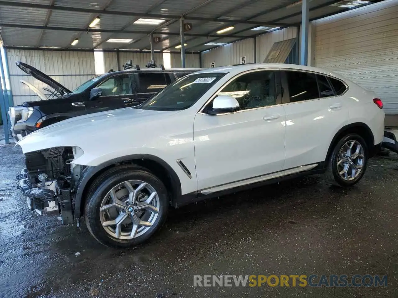 1 Photograph of a damaged car 5UX33DT04R9X35403 BMW X4 2024