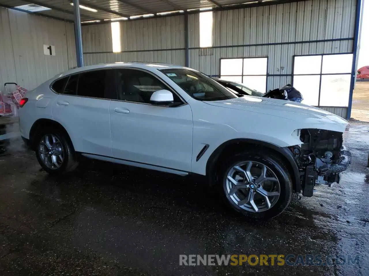4 Photograph of a damaged car 5UX33DT04R9X35403 BMW X4 2024