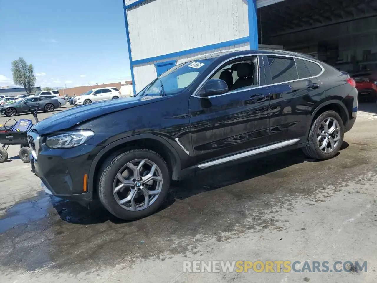 1 Photograph of a damaged car 5UX33DT05R9V80084 BMW X4 2024