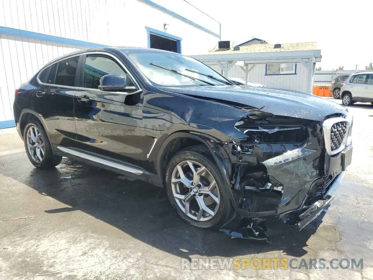 4 Photograph of a damaged car 5UX33DT05R9V80084 BMW X4 2024