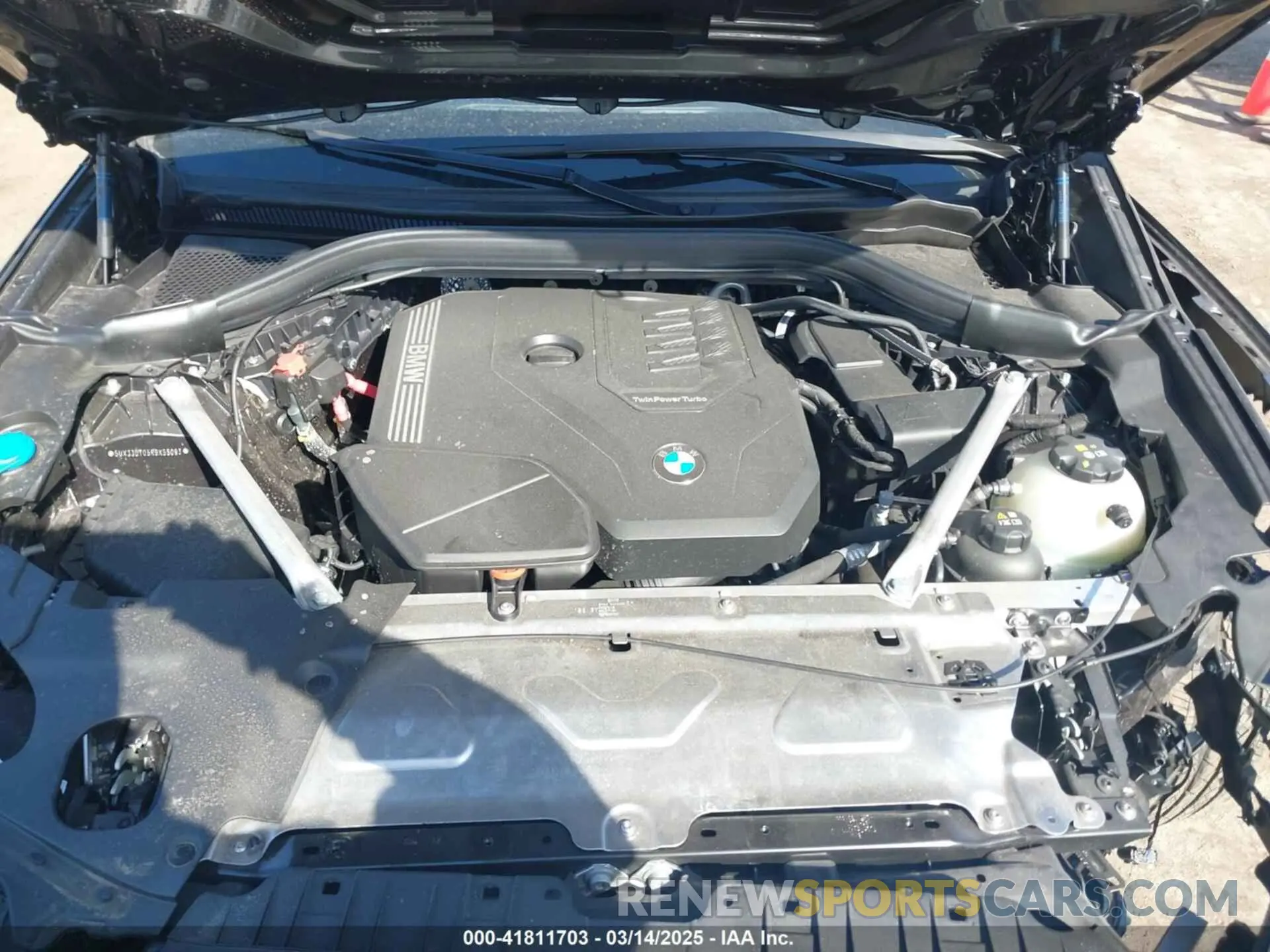 10 Photograph of a damaged car 5UX33DT05R9X55093 BMW X4 2024