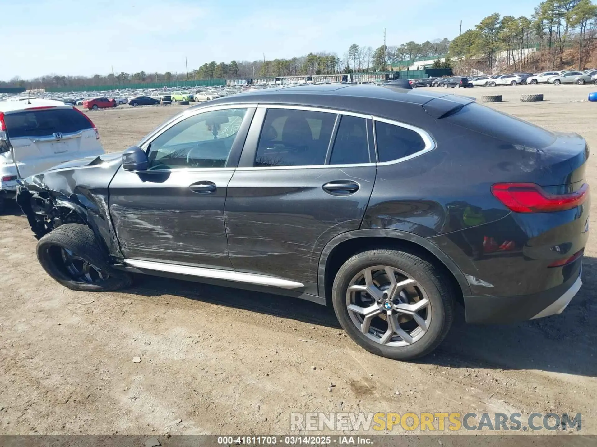 14 Photograph of a damaged car 5UX33DT05R9X55093 BMW X4 2024