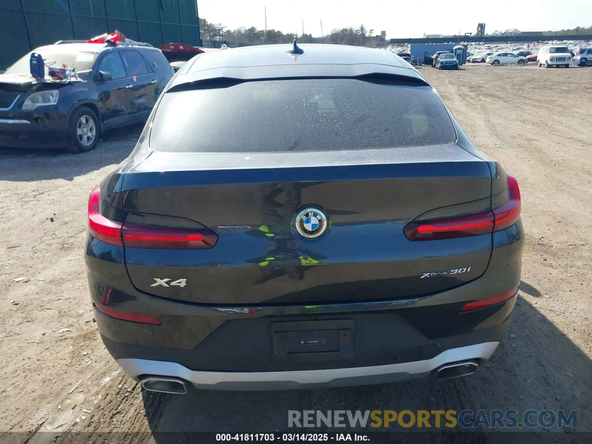 16 Photograph of a damaged car 5UX33DT05R9X55093 BMW X4 2024