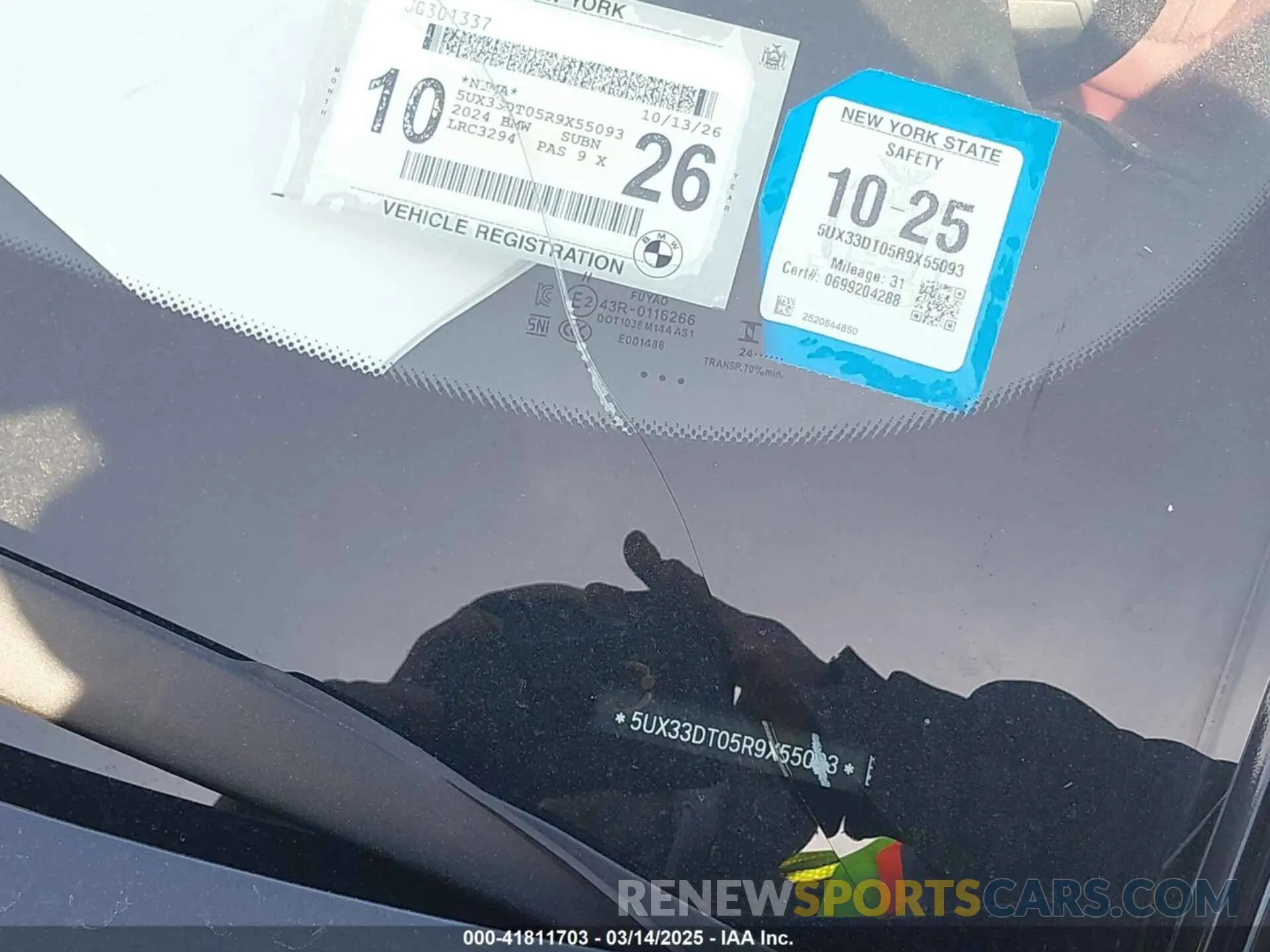 17 Photograph of a damaged car 5UX33DT05R9X55093 BMW X4 2024