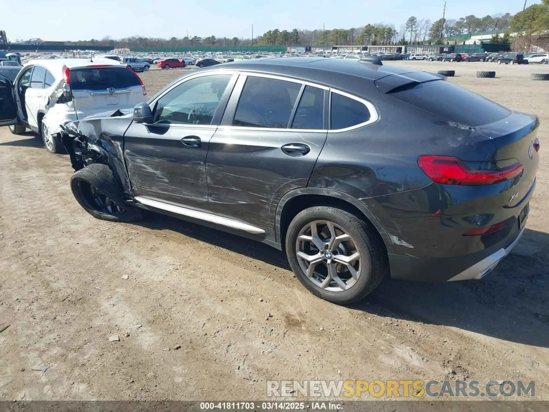 3 Photograph of a damaged car 5UX33DT05R9X55093 BMW X4 2024