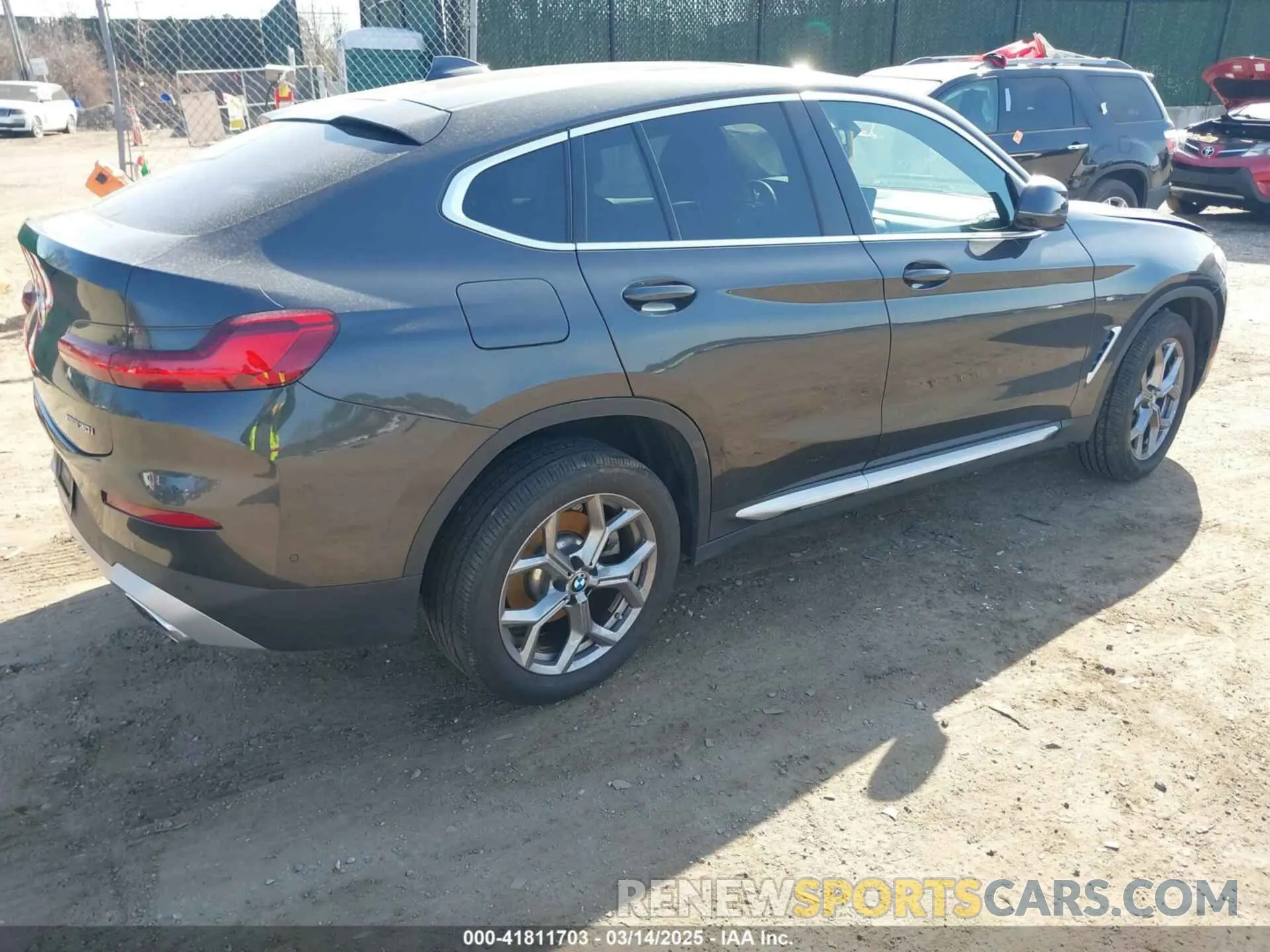4 Photograph of a damaged car 5UX33DT05R9X55093 BMW X4 2024