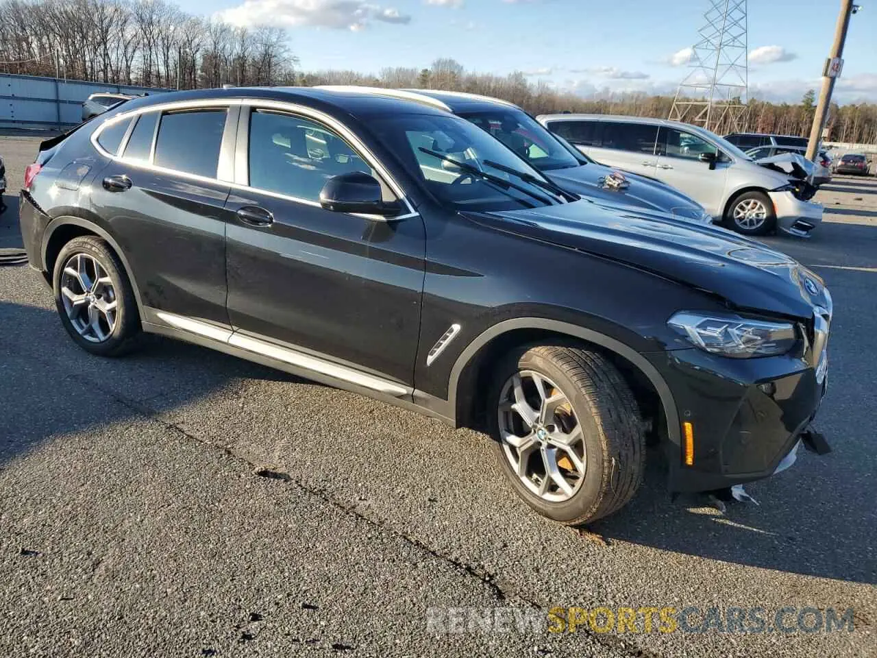 4 Photograph of a damaged car 5UX33DT06R9W18020 BMW X4 2024