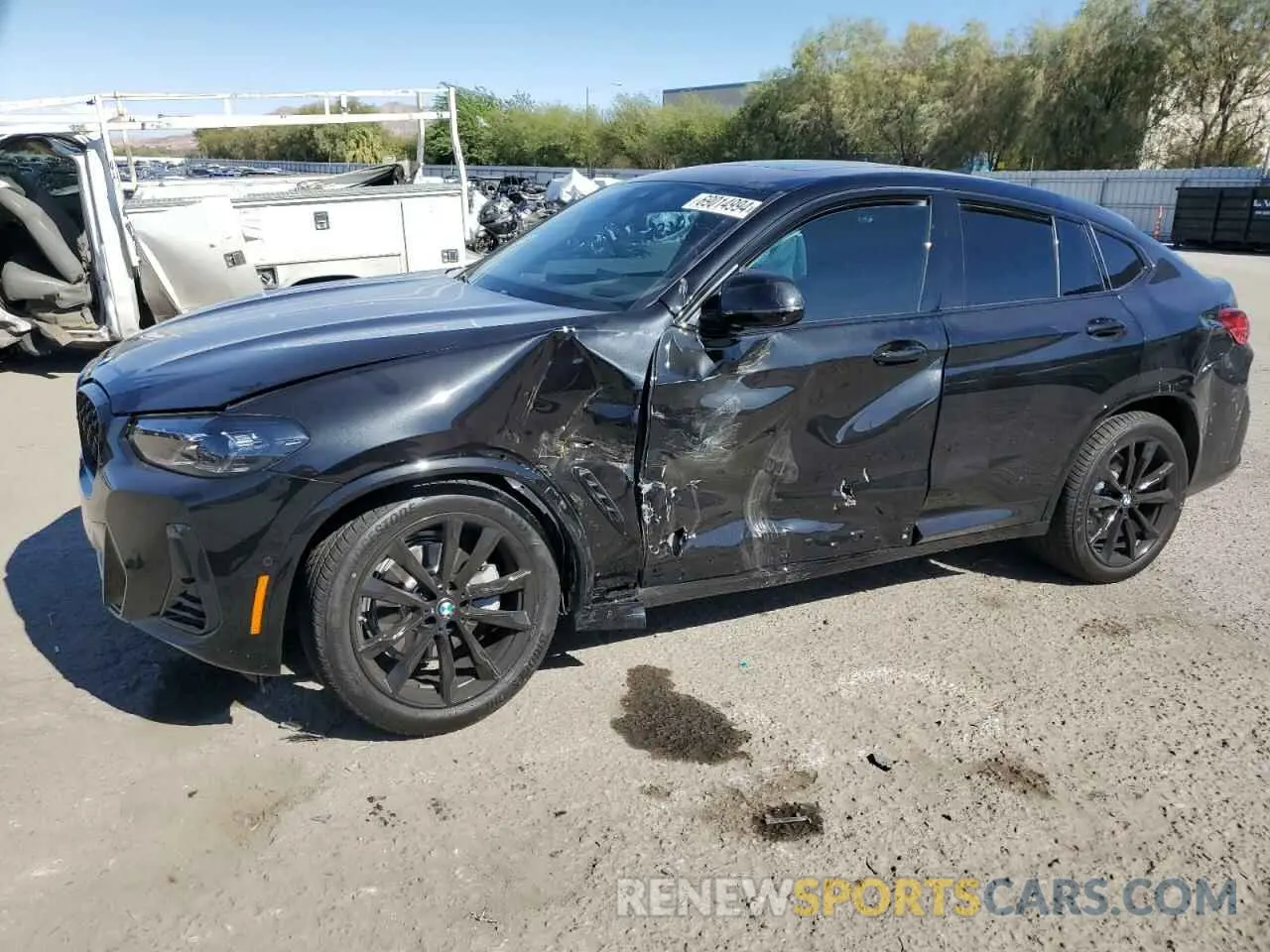 1 Photograph of a damaged car 5UX33DT06R9X51960 BMW X4 2024