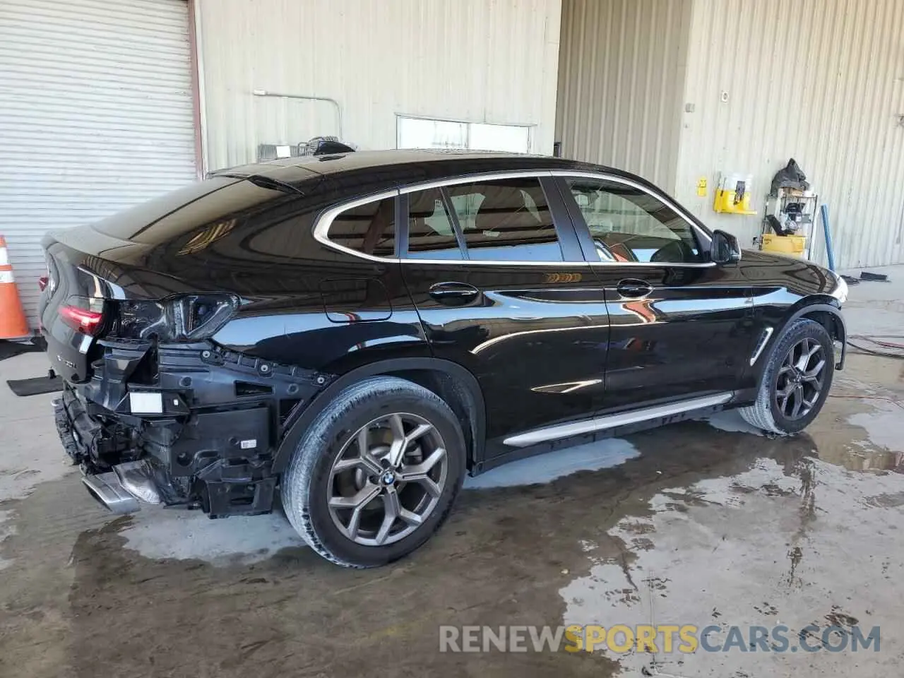 3 Photograph of a damaged car 5UX33DT07R9V05824 BMW X4 2024