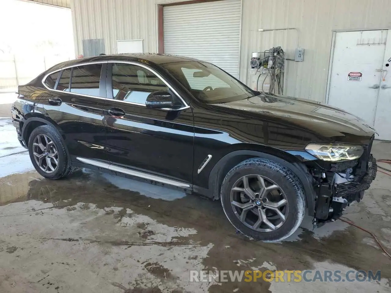 4 Photograph of a damaged car 5UX33DT07R9V05824 BMW X4 2024