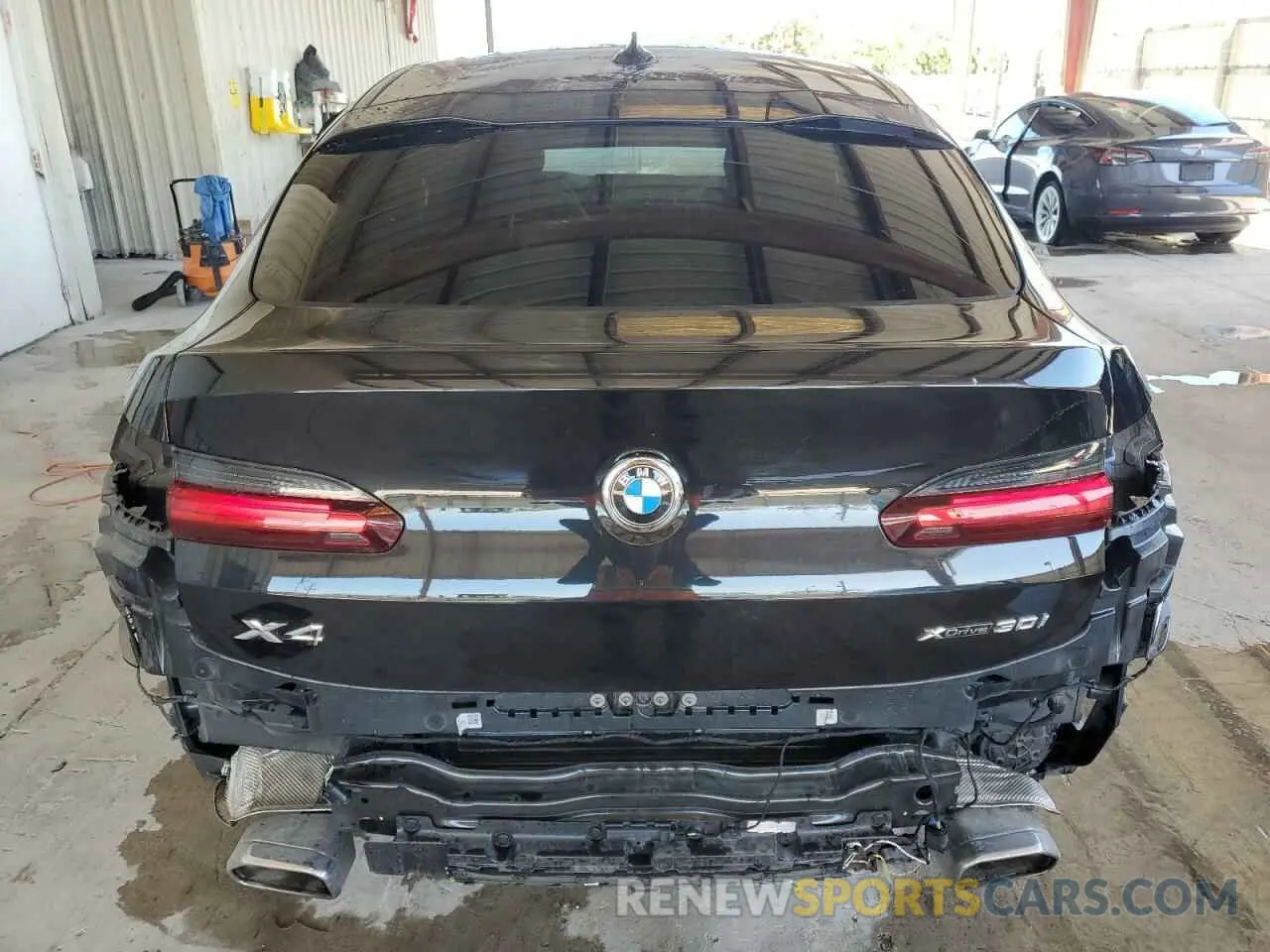 6 Photograph of a damaged car 5UX33DT07R9V05824 BMW X4 2024