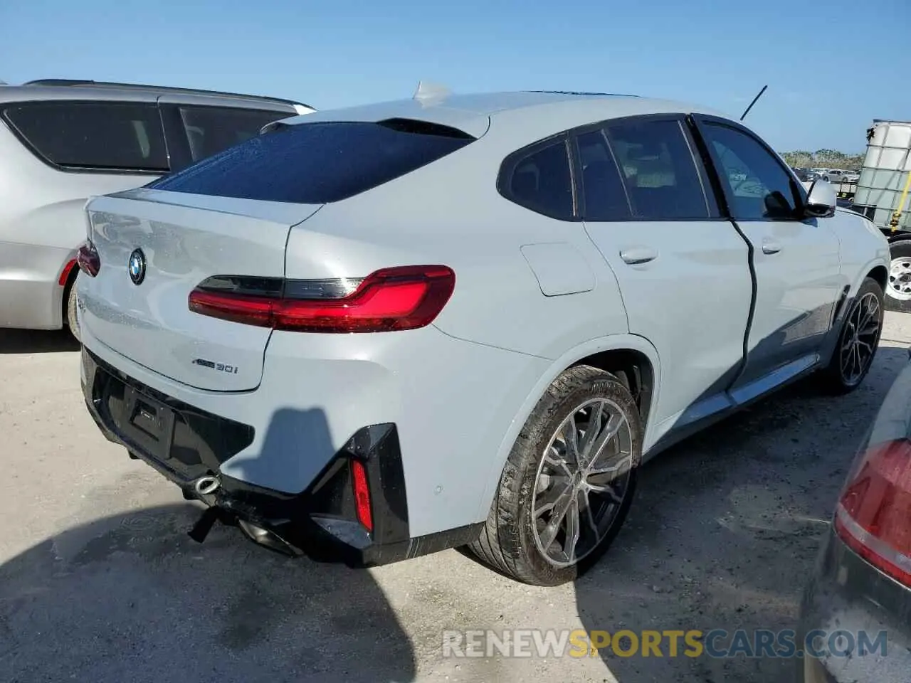 3 Photograph of a damaged car 5UX33DT07R9W86844 BMW X4 2024