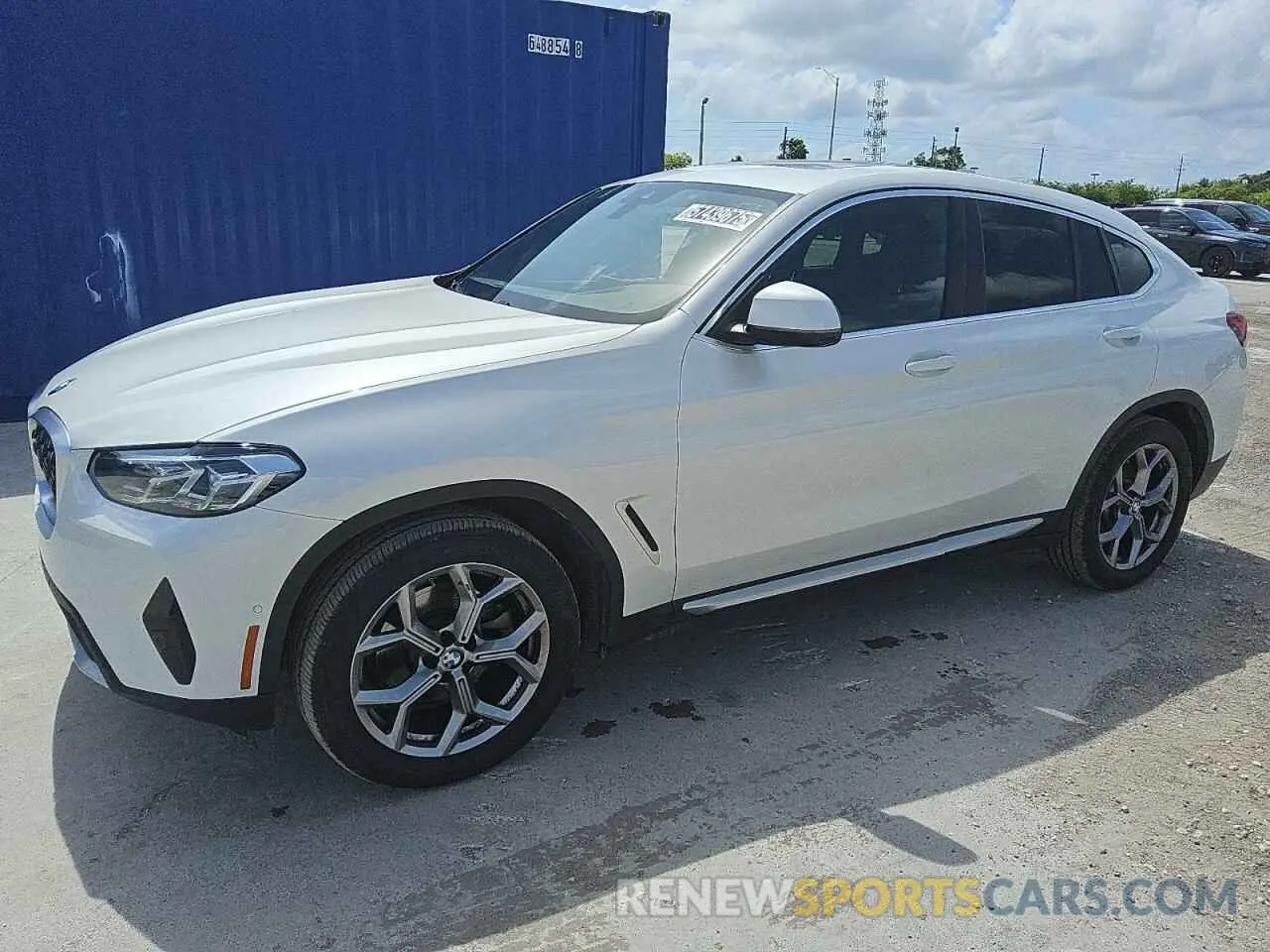 1 Photograph of a damaged car 5UX33DT07R9X23990 BMW X4 2024