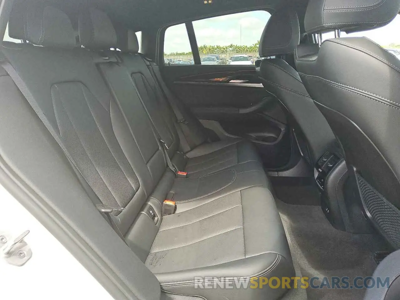 10 Photograph of a damaged car 5UX33DT07R9X23990 BMW X4 2024
