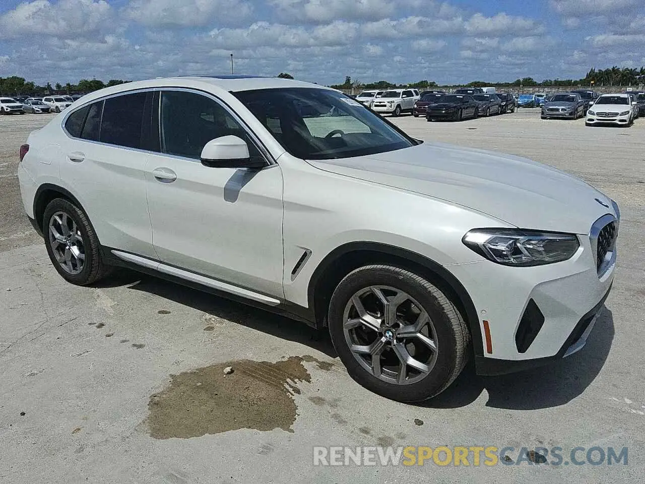 4 Photograph of a damaged car 5UX33DT07R9X23990 BMW X4 2024