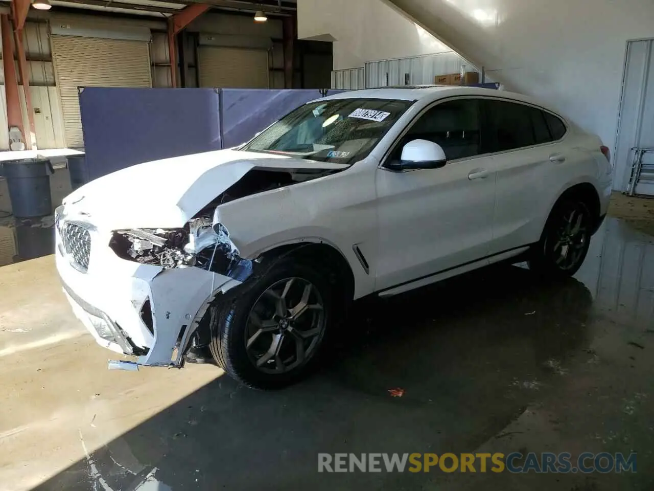 1 Photograph of a damaged car 5UX33DT07R9X38845 BMW X4 2024