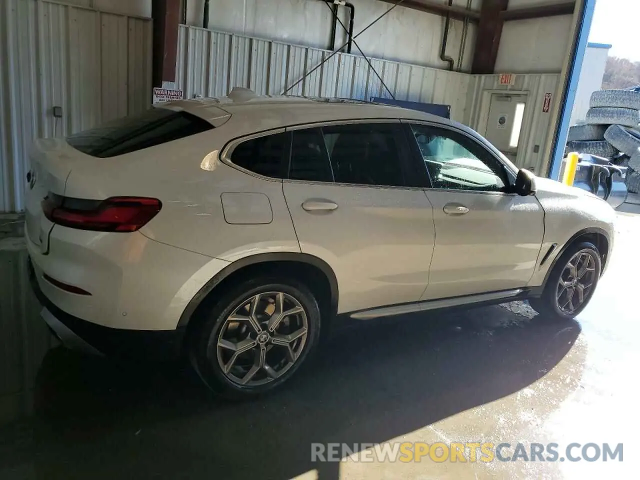 3 Photograph of a damaged car 5UX33DT07R9X38845 BMW X4 2024
