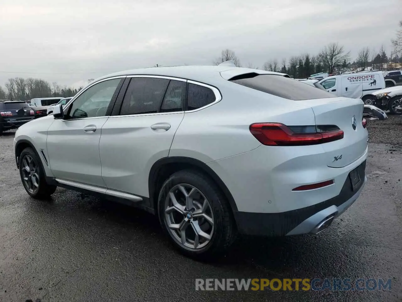 2 Photograph of a damaged car 5UX33DT08R9W61919 BMW X4 2024