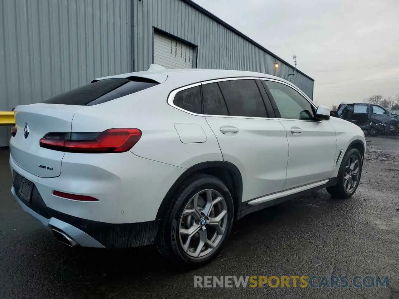 3 Photograph of a damaged car 5UX33DT08R9W61919 BMW X4 2024