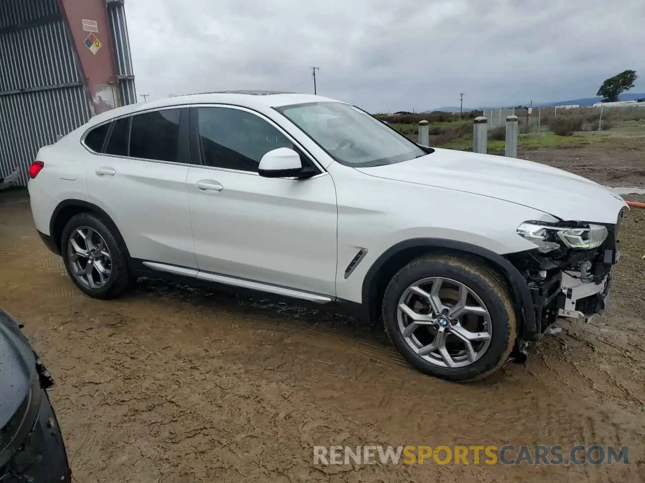 4 Photograph of a damaged car 5UX33DT08R9W80857 BMW X4 2024