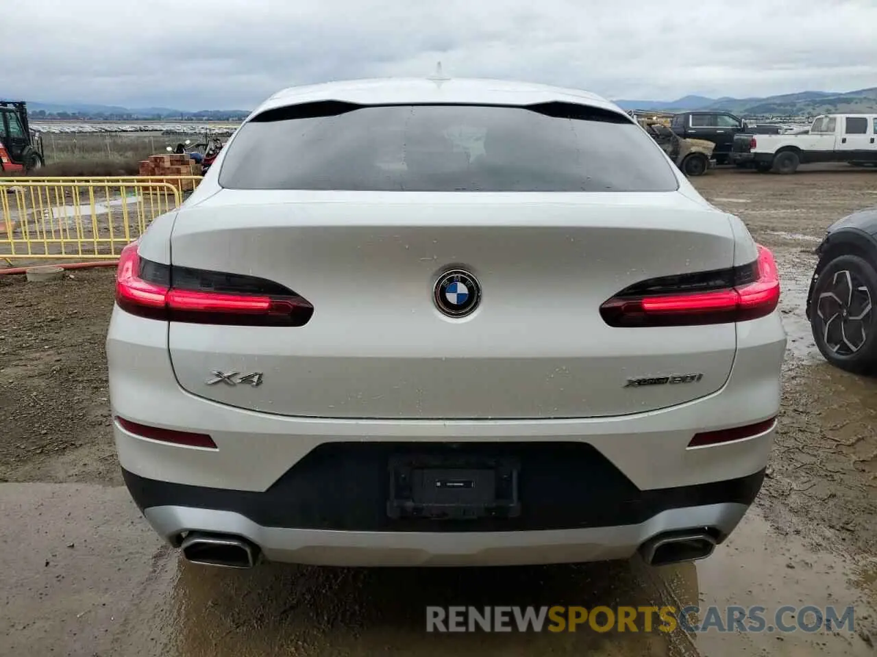 6 Photograph of a damaged car 5UX33DT08R9W80857 BMW X4 2024