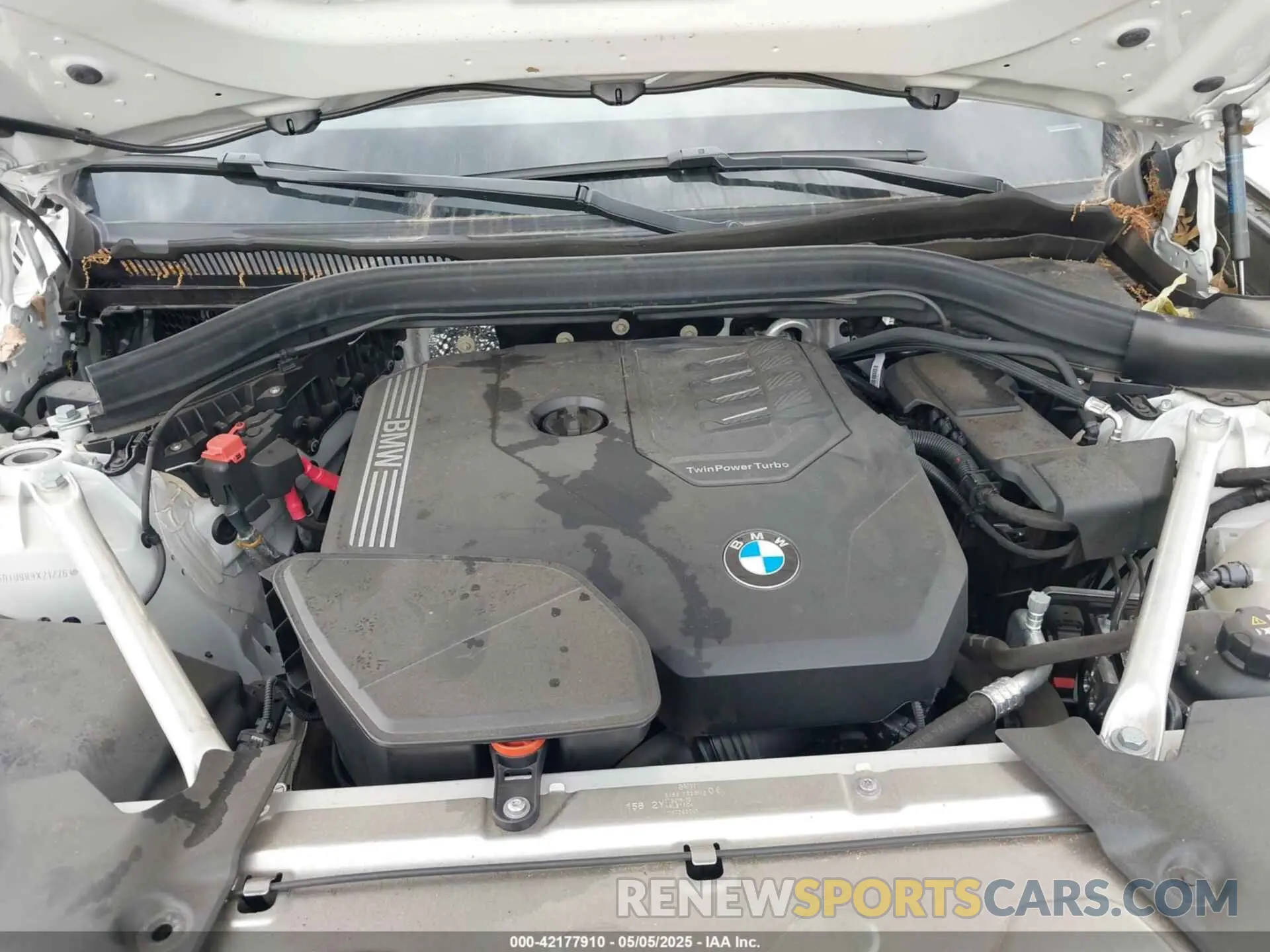 10 Photograph of a damaged car 5UX33DT08R9X21276 BMW X4 2024