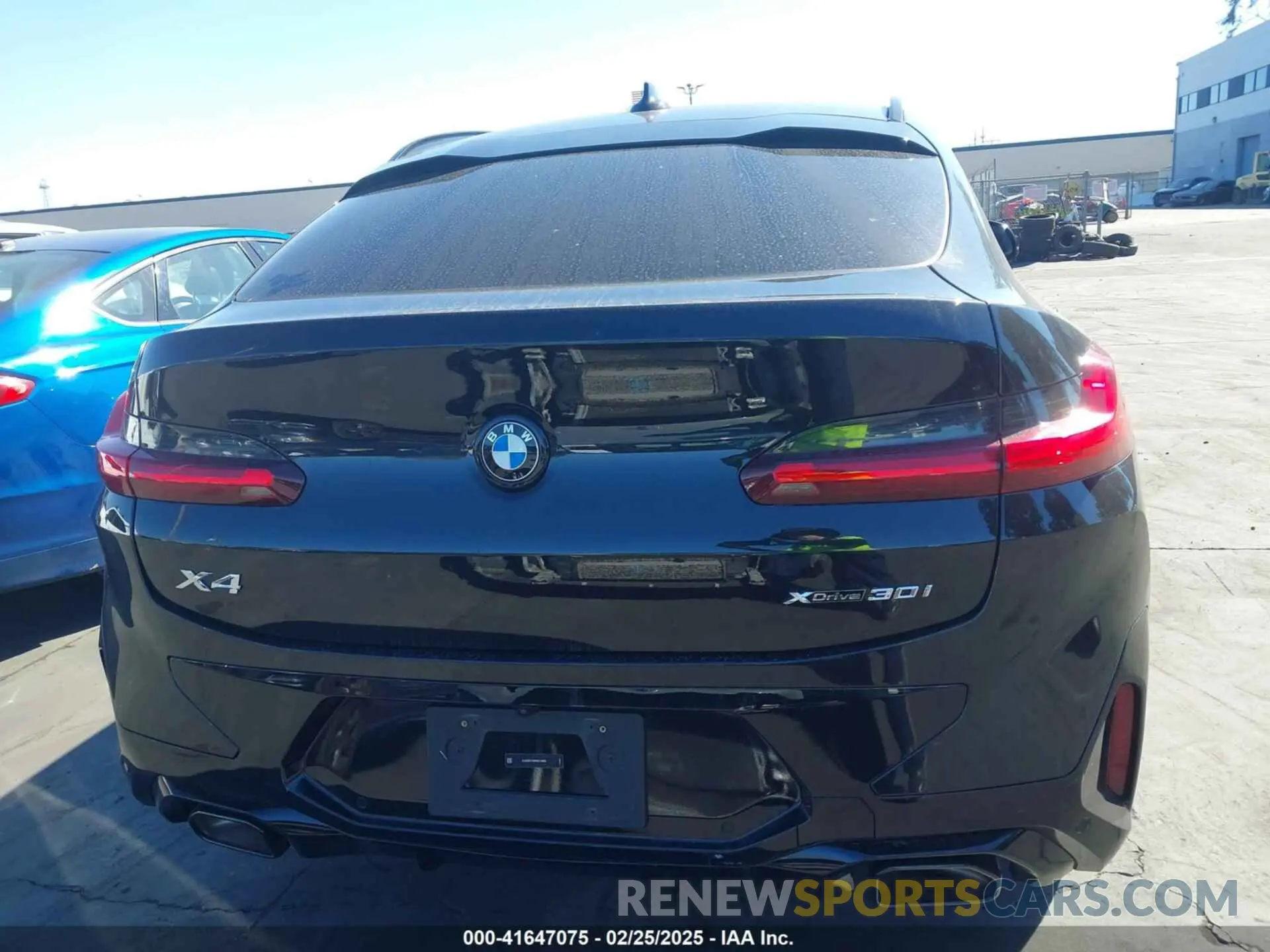 16 Photograph of a damaged car 5UX33DT09R9U14988 BMW X4 2024