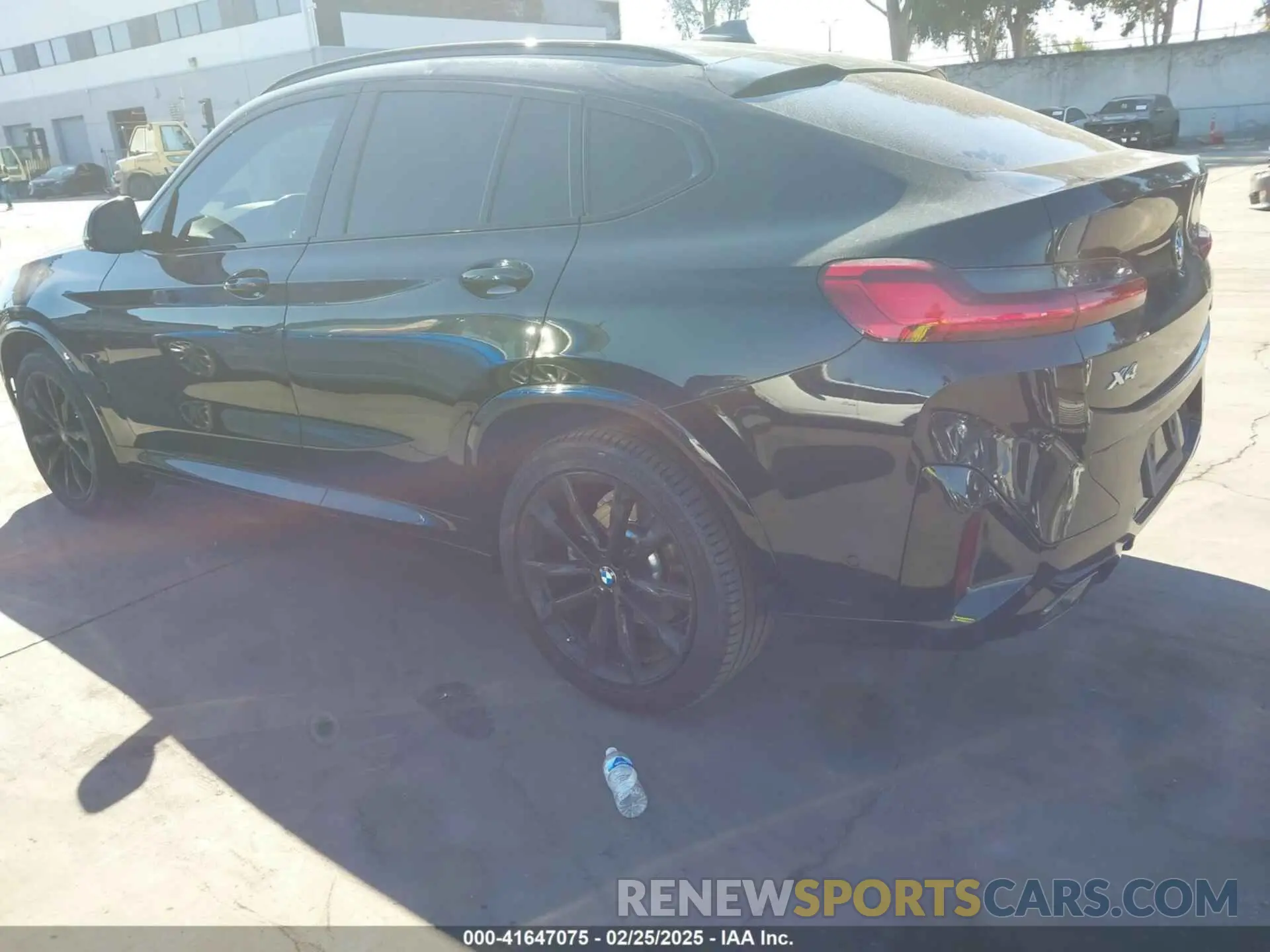 3 Photograph of a damaged car 5UX33DT09R9U14988 BMW X4 2024