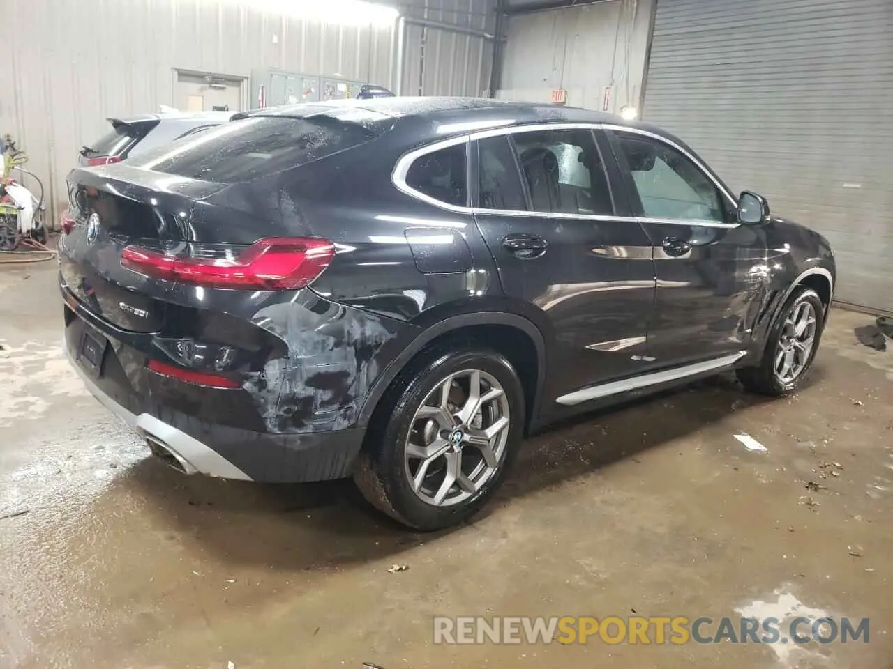 3 Photograph of a damaged car 5UX33DT09R9W80981 BMW X4 2024