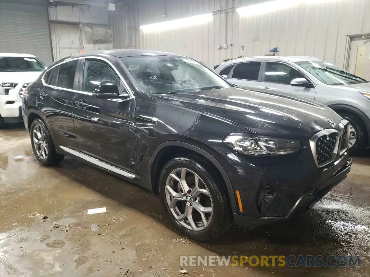 4 Photograph of a damaged car 5UX33DT09R9W80981 BMW X4 2024