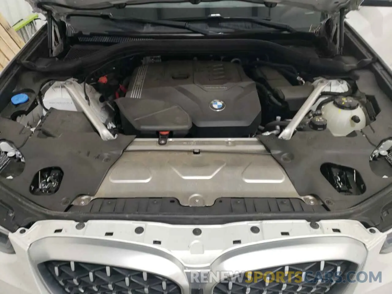 12 Photograph of a damaged car 5UX33DT09R9X14997 BMW X4 2024