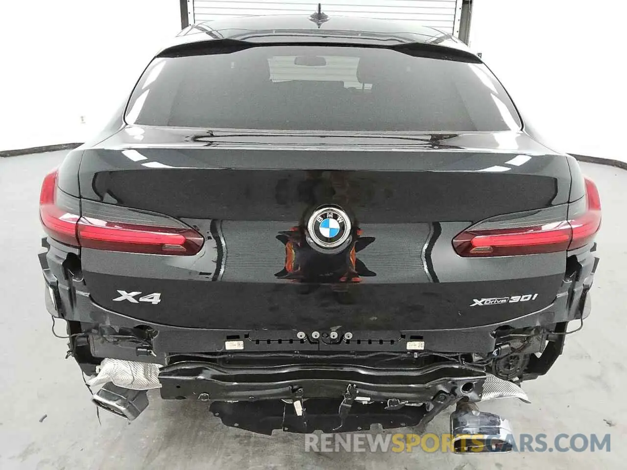 6 Photograph of a damaged car 5UX33DT09R9X36885 BMW X4 2024