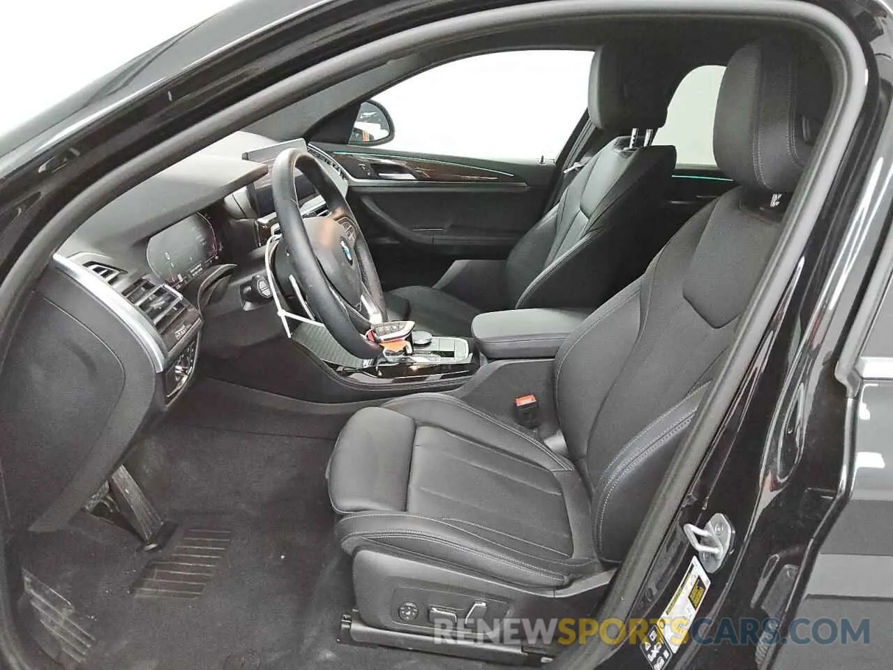 7 Photograph of a damaged car 5UX33DT09R9X36885 BMW X4 2024