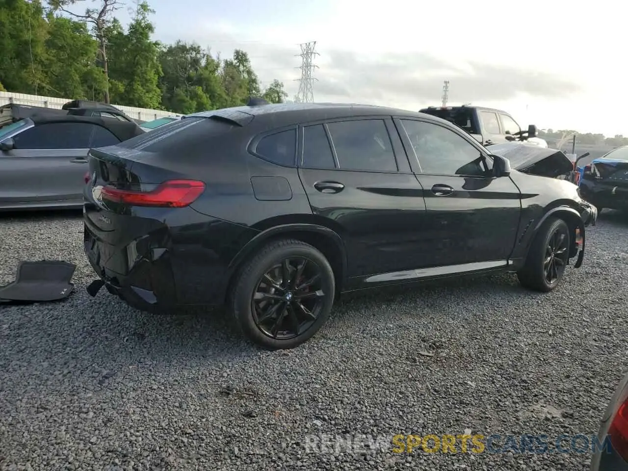 3 Photograph of a damaged car 5UX43DT00R9V20010 BMW X4 2024