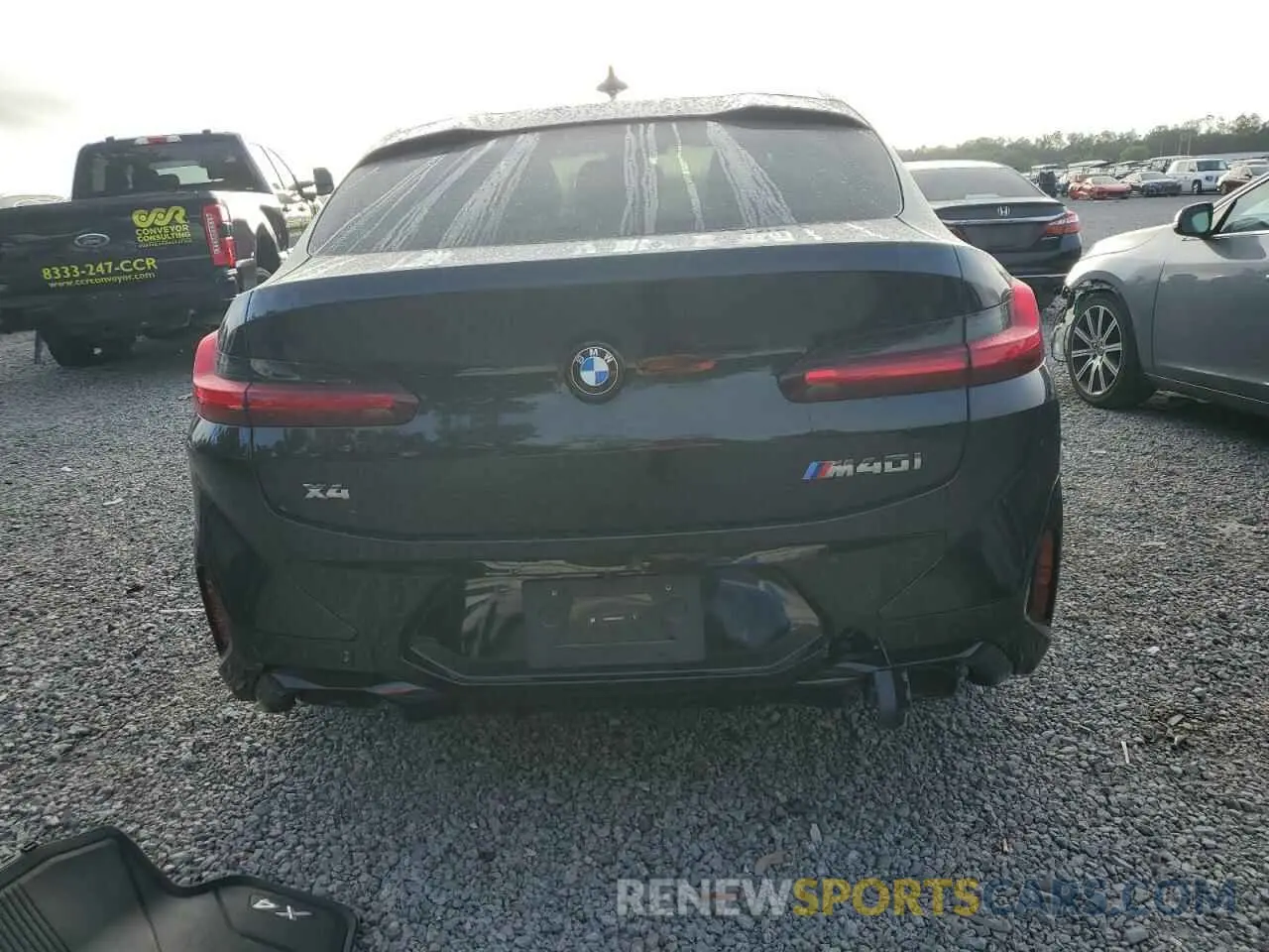 6 Photograph of a damaged car 5UX43DT00R9V20010 BMW X4 2024