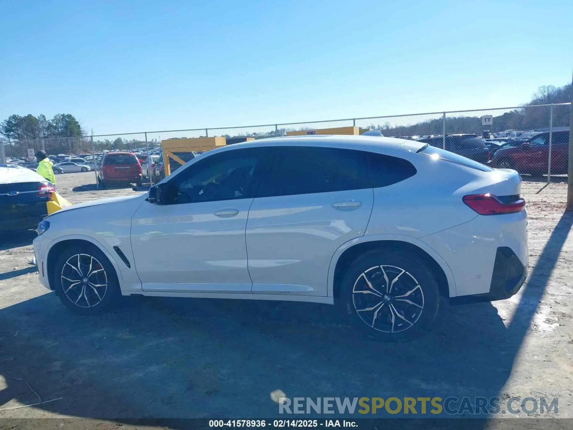 14 Photograph of a damaged car 5UX43DT00R9W43645 BMW X4 2024