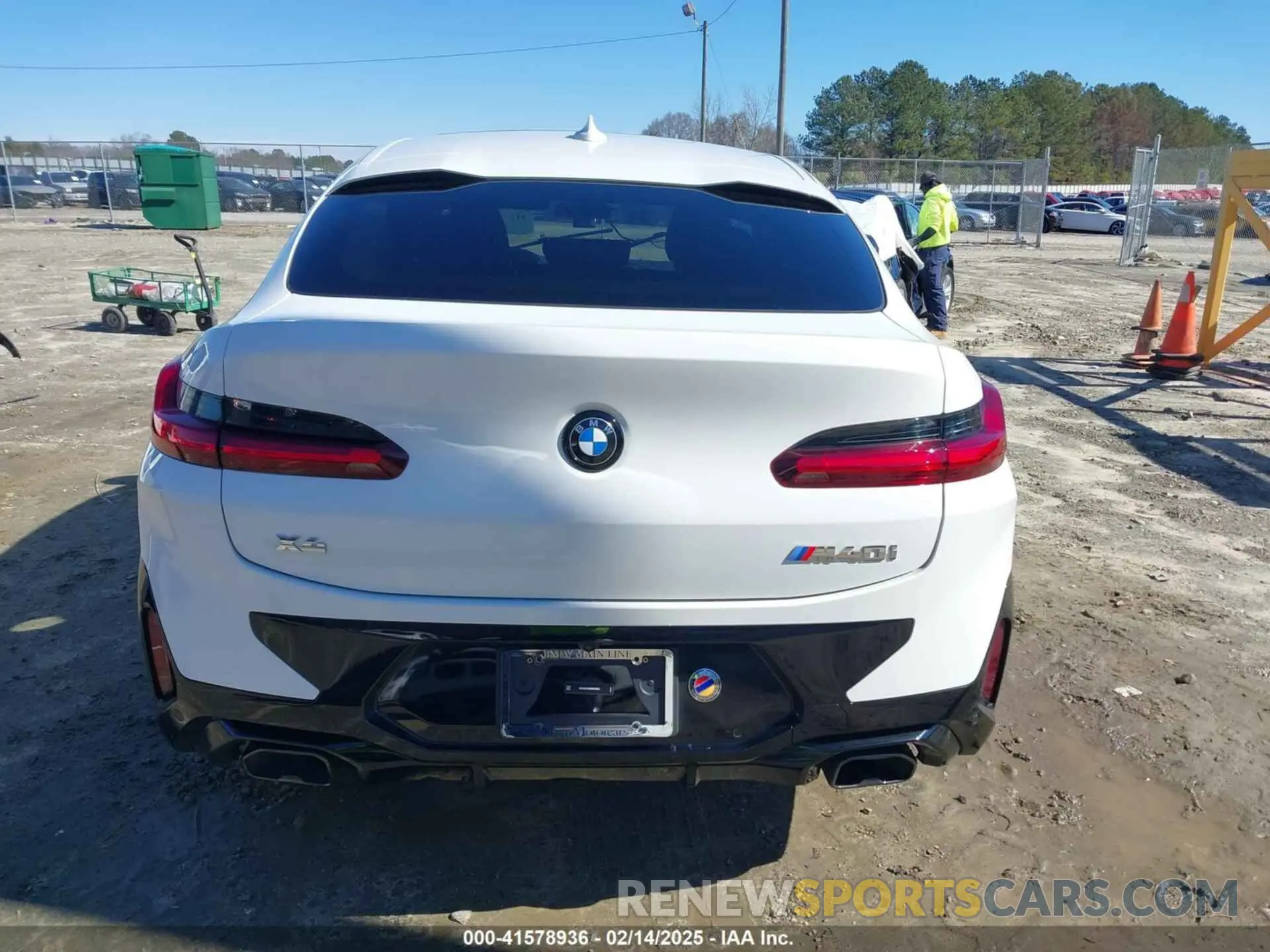 16 Photograph of a damaged car 5UX43DT00R9W43645 BMW X4 2024
