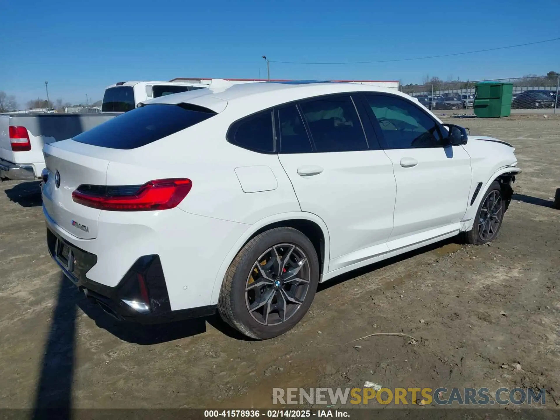 4 Photograph of a damaged car 5UX43DT00R9W43645 BMW X4 2024