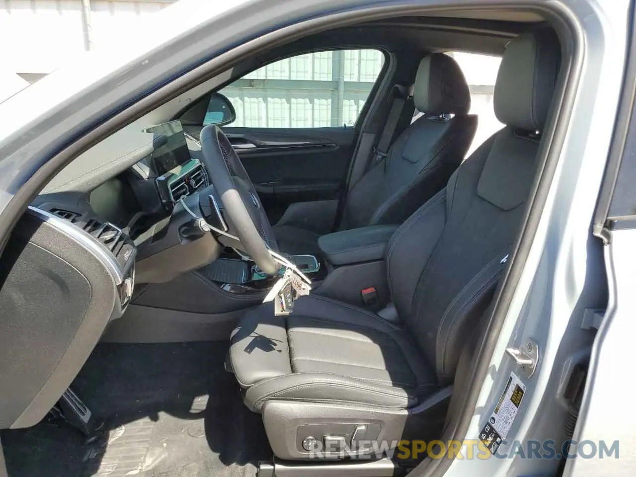 7 Photograph of a damaged car 5UX43DT00R9X03584 BMW X4 2024