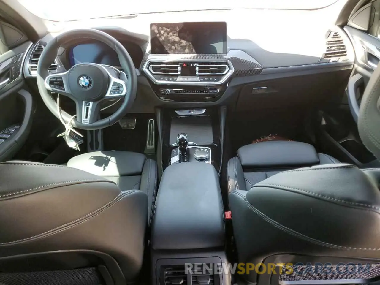 8 Photograph of a damaged car 5UX43DT00R9X03584 BMW X4 2024