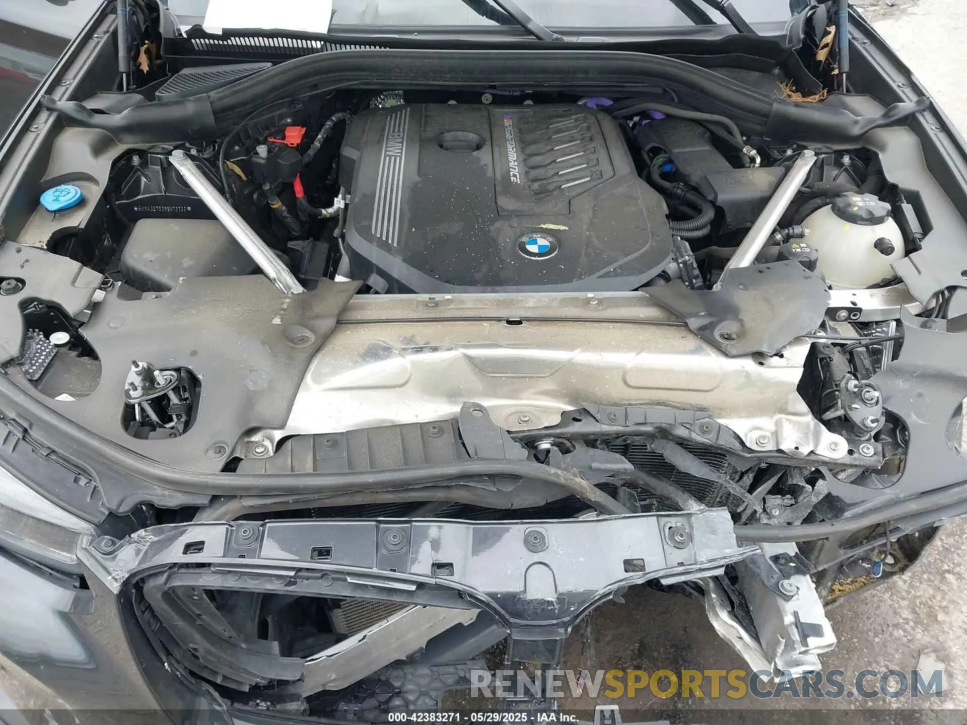 10 Photograph of a damaged car 5UX43DT02R9U72722 BMW X4 2024