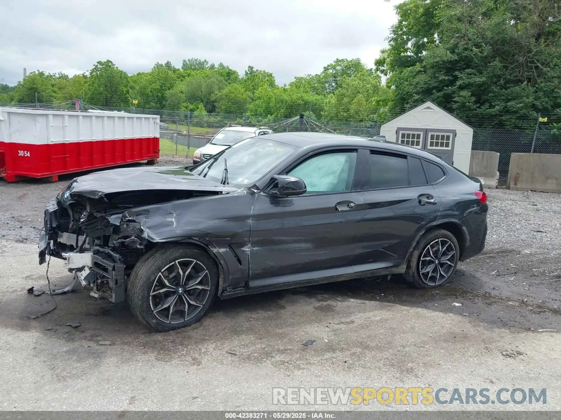 17 Photograph of a damaged car 5UX43DT02R9U72722 BMW X4 2024