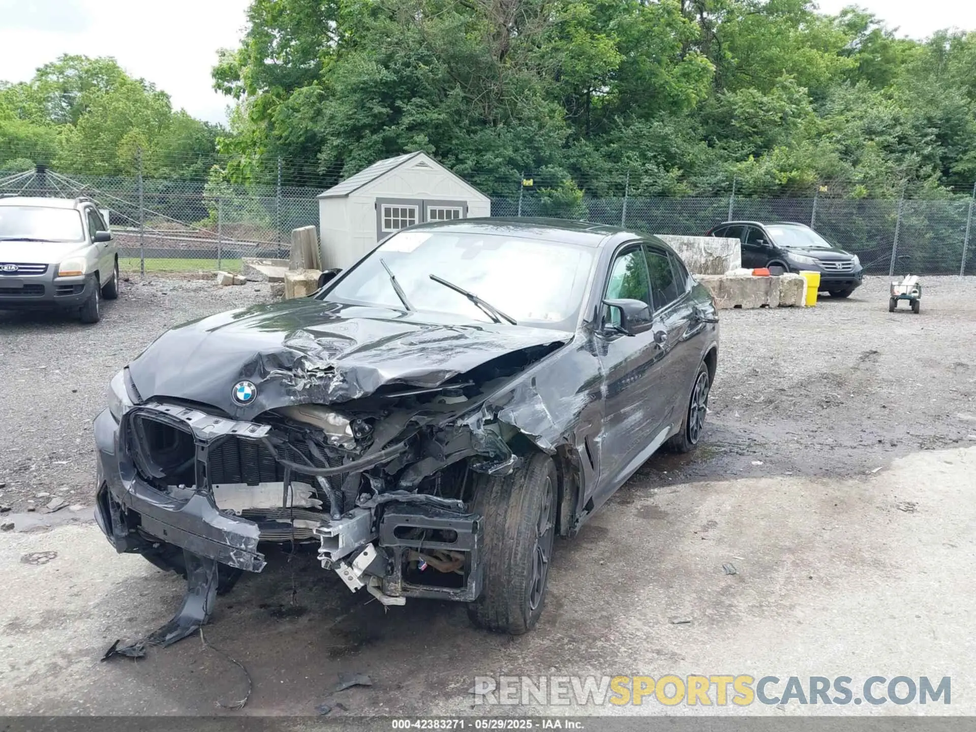 18 Photograph of a damaged car 5UX43DT02R9U72722 BMW X4 2024