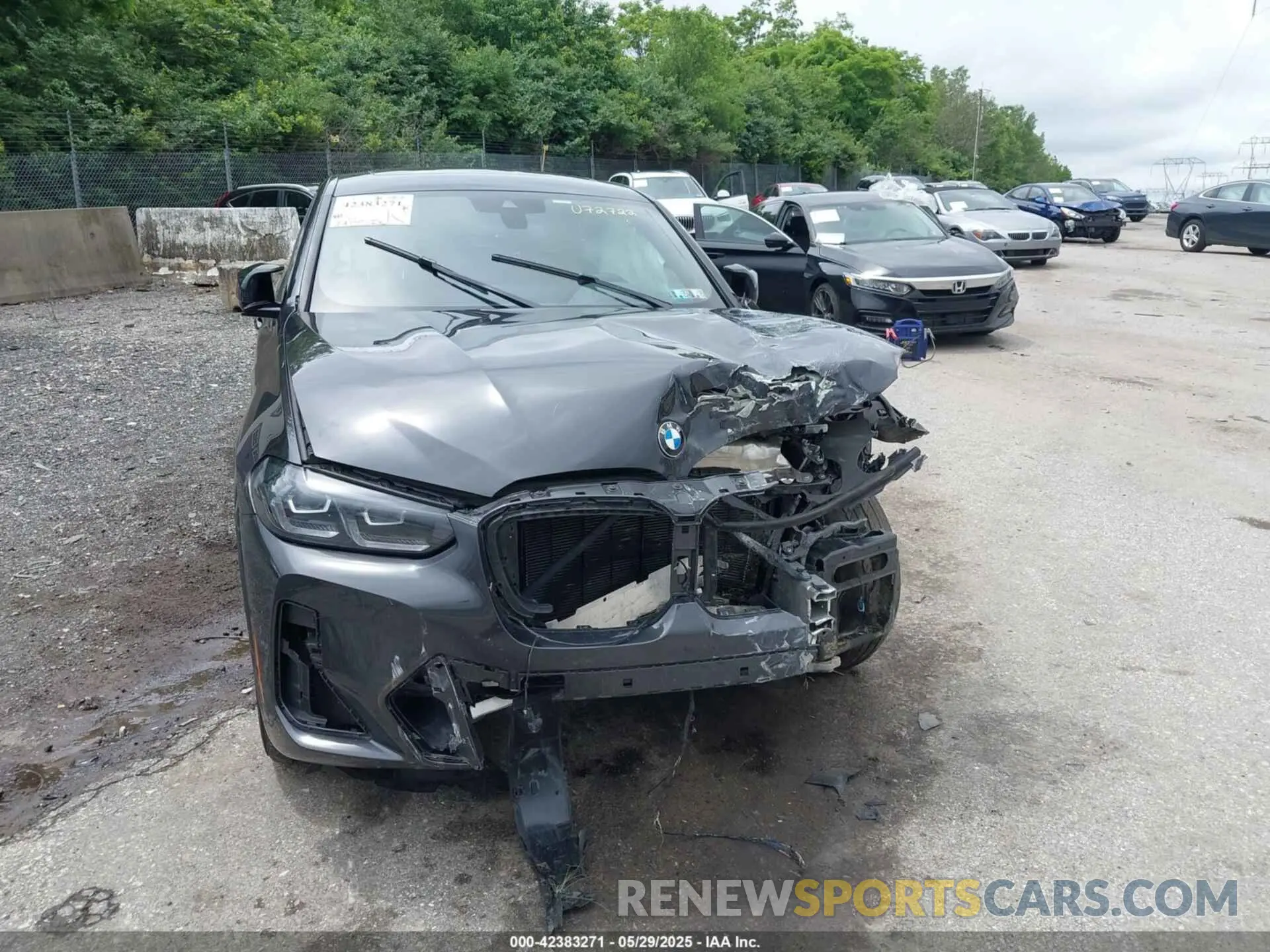 19 Photograph of a damaged car 5UX43DT02R9U72722 BMW X4 2024