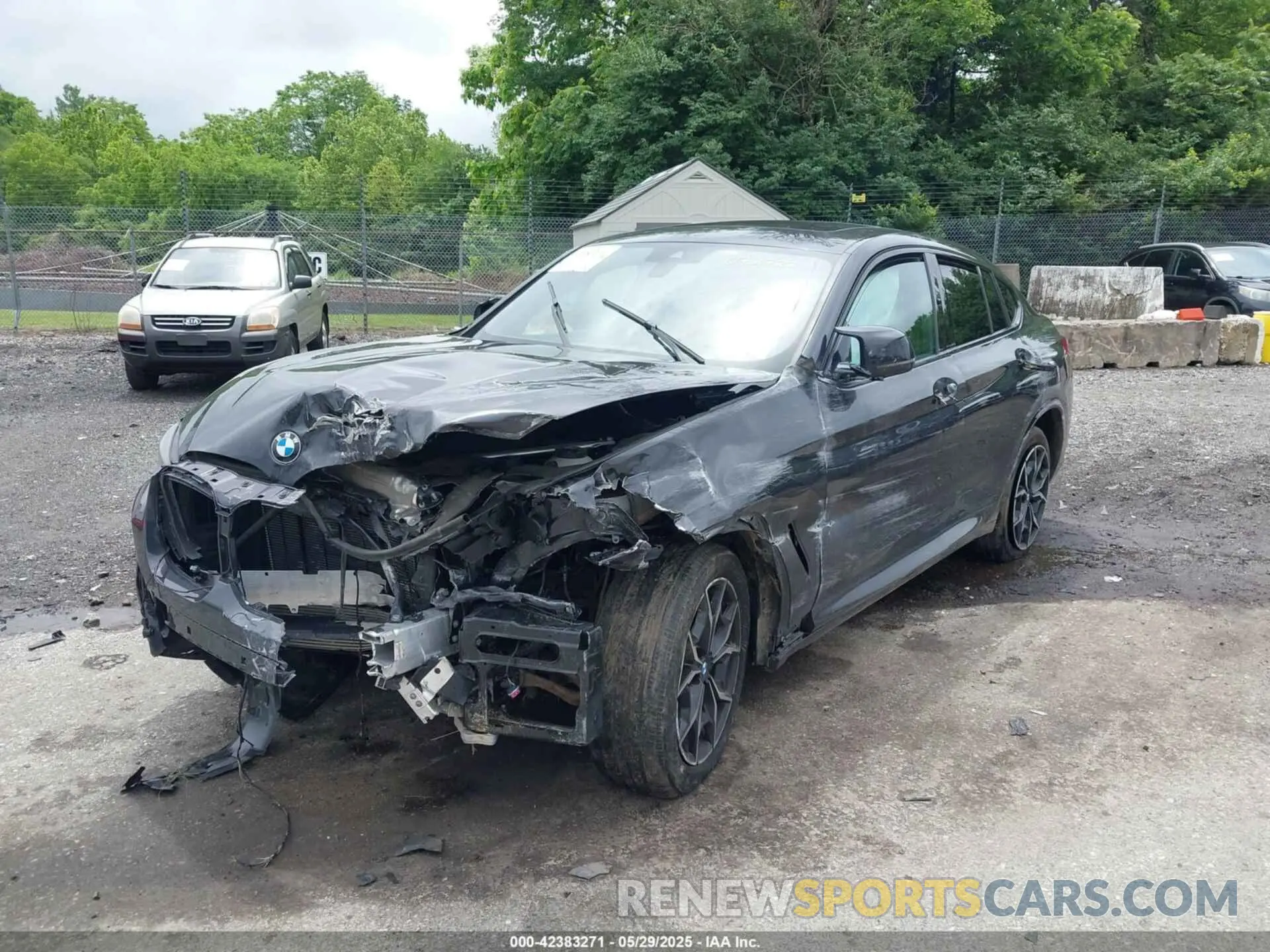 6 Photograph of a damaged car 5UX43DT02R9U72722 BMW X4 2024