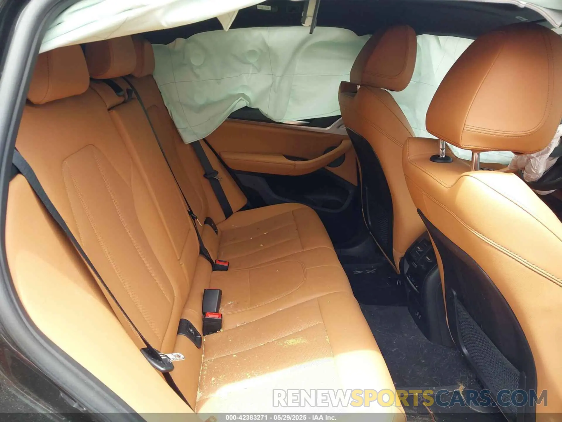 8 Photograph of a damaged car 5UX43DT02R9U72722 BMW X4 2024