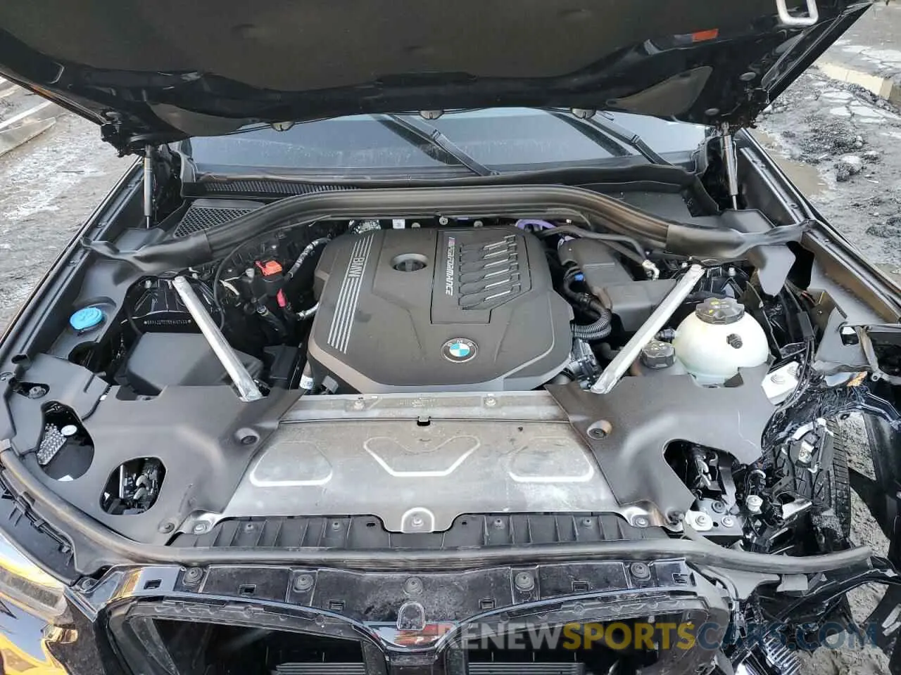 13 Photograph of a damaged car 5UX43DT02R9W67459 BMW X4 2024